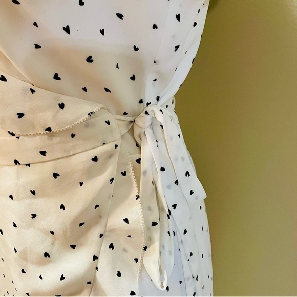 Aritzia Sunday Best White and Black Heart Wrap Dress Size 8 - Picture 4 of 9